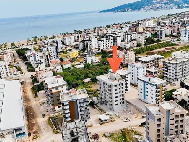 DENİZE ÇOK YAKIN VE SİTE İÇİNDE NET 46 LI FIRSAT 1+1 DAİRE