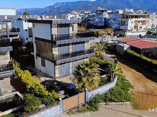 DENİZE SIFIR KONUMDA, HER ODADAN DENİZ GÖREN HAVUZLU LÜKS VİLLA