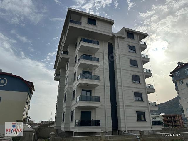 DENİZE YAKIN TROPİK PARK MANZARALI 1+1