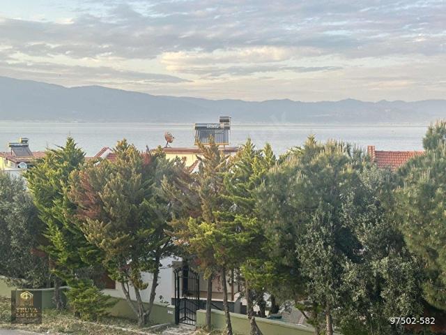 DENİZE 150M MESAFEDE MANZARALI SATILIK 4+1 İKİZ TRİPLEKS