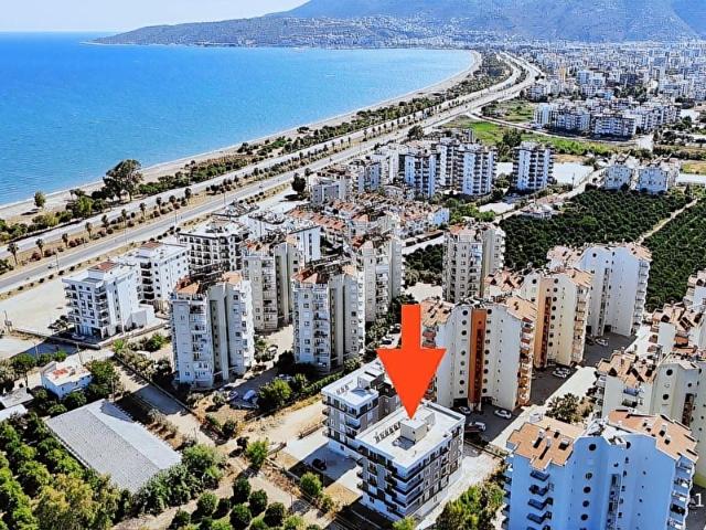 DENİZE 100M SİTE İÇİNDE 2+1 AYRI MUTFAKLI SATILIK DAİRE 1.KAT
