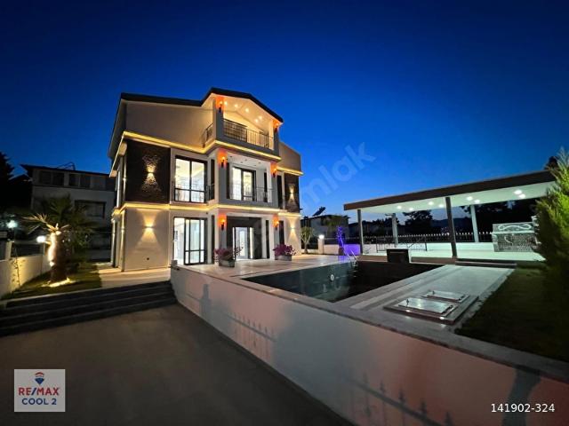 DENİZE 300 METRE, MODERN LÜX MÜSTAKIL VİLLA, ÖZEL HAVUZLU