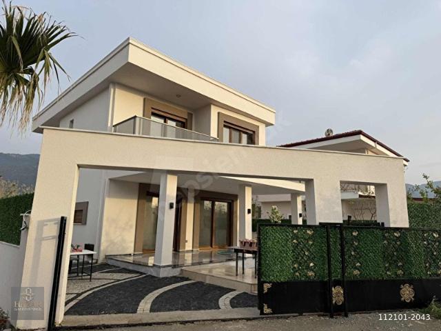 DENİZE 500 METRE GÜZELÇAMLIDA NEZİH LOKASYONDA 4+1 VİLLA