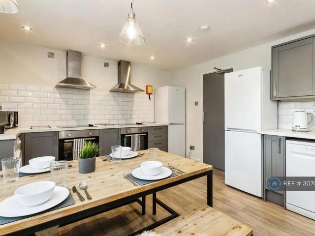 Denison Court, Nottingham, NG7 6 bed terraced house to rent £3,562 pcm £822 pw