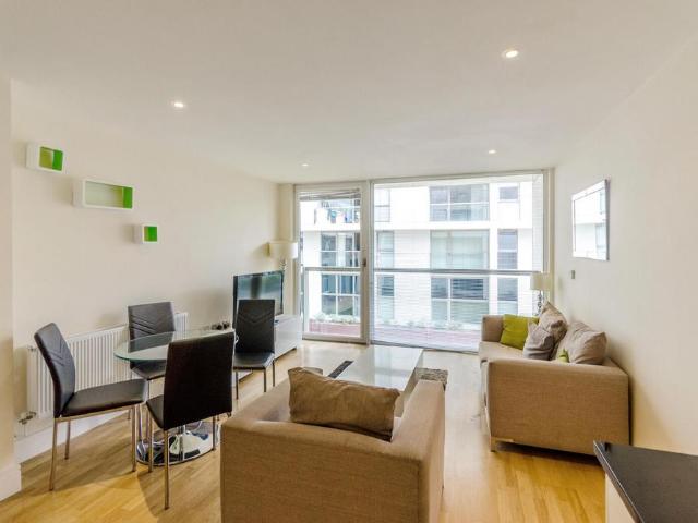 Denison House, Canary Wharf, London, E14 1 bed flat to rent £2,145 pcm £495 pw