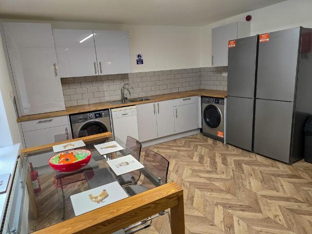 Denison Street, Nottingham NG7 6 bed end of terrace house to rent £3,510 pcm £810 pw