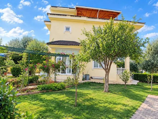 Deniz Ve Doğa Manzaralı, Bahçeli 3+1 Sürekli Kiralık Villa