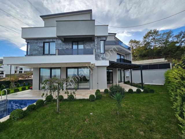 Deniz Ve Şehir Manzaralı Ultralüks Villa Müstakil Havuz&bahçe