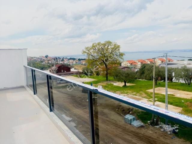Deniz Ve Köprü Manzaralı Geniş 2+1 Çatı Dubleks