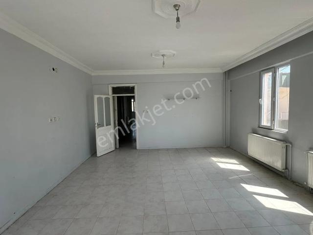 Deniz Gayrimenkul’den Yenişehir Mah Ana Cadde Üzeri Kiralık 3+1 Üst Kat Daire