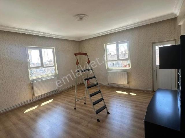 Deniz Gayrimenkul’den Yenişehir Bankalar Arkasında Kiralık 2+1 Dogalgaz+parkeli Üst Kat Temiz Daire