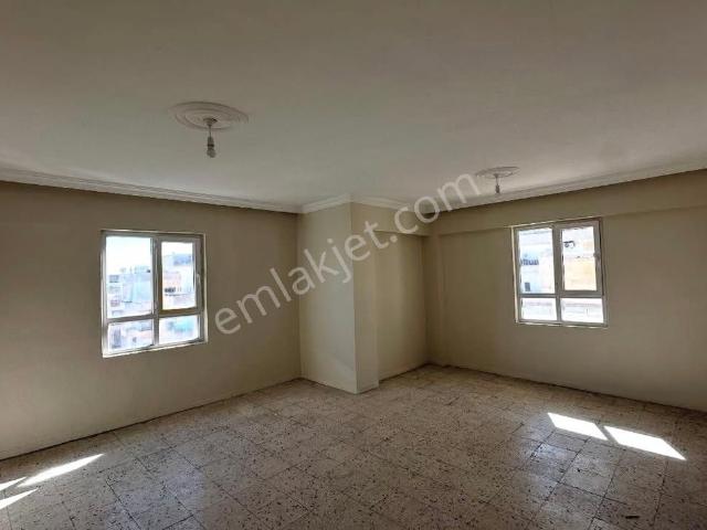 deniz Gayrimenkul’den Yenişehir Bankalar Caddesi Arkasında Kiralık 2+1 Bakımlı Daire