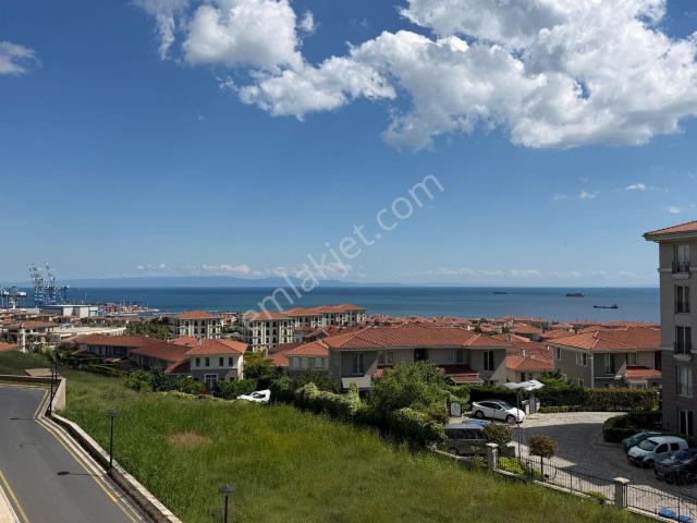 Deniz İstanbul'da Deniz Manzaralı Geniş 3+1 Satılık Daire