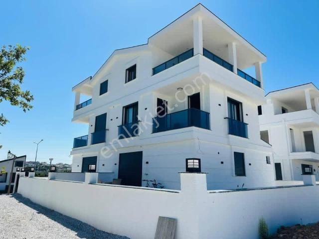 Deniz Manzaralı 3+1 Lüks Villa