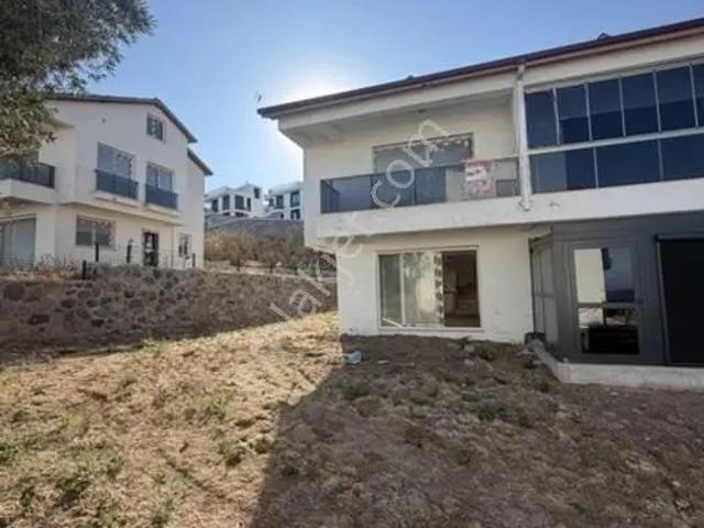 Deniz Manzaralı 3+1 Sıfır İkiz Nizam Müstakil Villa | 150 M2