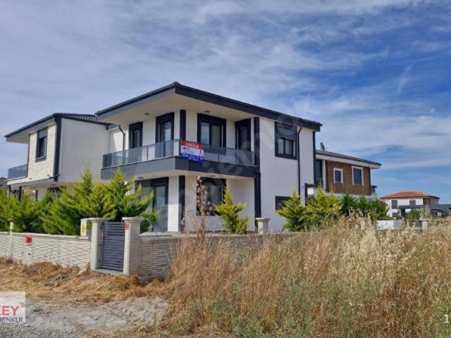Deniz manzaralı 3+1 satılık villa