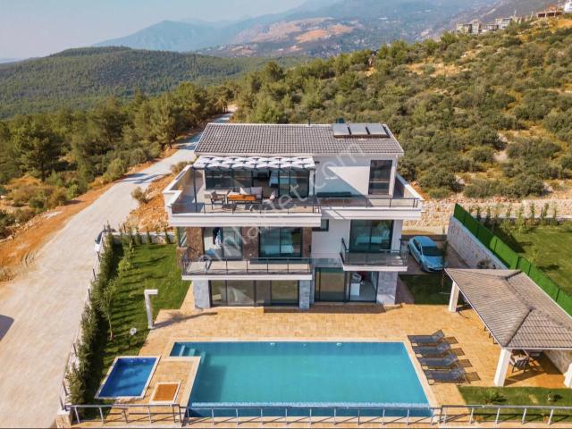 Deniz Manzaralı Vatandaşlığa Uygun Turizm Belgeli Satılık Villa