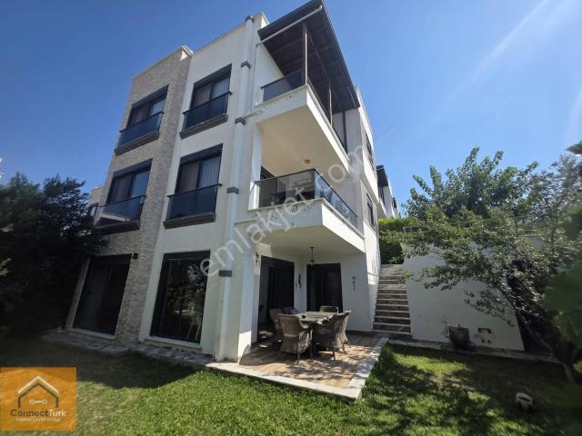 Deniz Manzaralı Ve Havuzlu Site İçi 4+2 Müstakil Villa