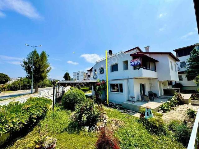 Deniz Manzaralı, Doğalgazlı Ve Bakımlı Villa