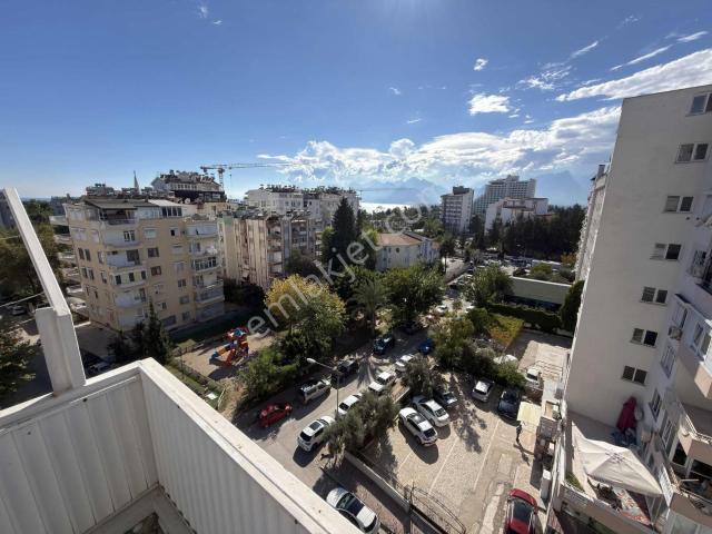 Deniz Manzaralı Şehir Merkezinde 3 + 1 Geniş Daire