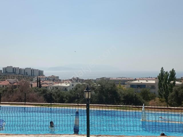 Deniz Manzaralı Havuzlu Ve Ful Eşyalı 3+1 Daire