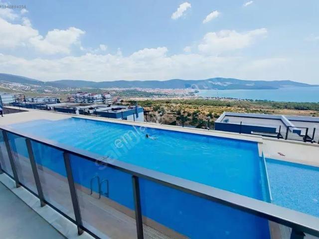 Deniz Manzaralı, Kendine Ait Bahçeli,havuzlu Sitede 2+1 Kiralık