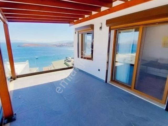 Deniz Manzaralı Kendine Ait Plaji Bulunan Sitede Satılık Villa