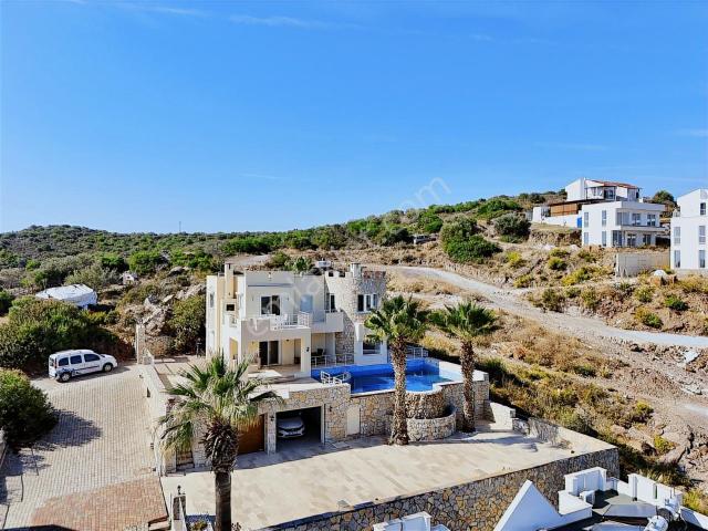 Deniz Manzaralı | Özel Havuzlu | Müstakil Villa Milas Boğaziçi