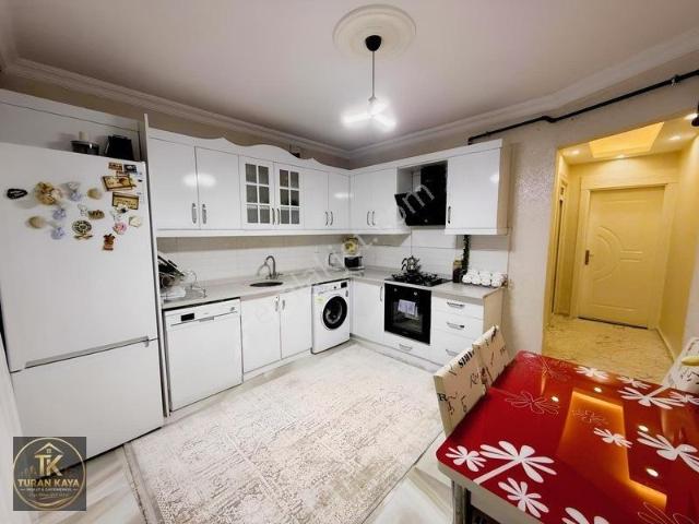 Deniz Mahallesinde 2+1 Geniş 150 M² Çift Balkonlu Daire