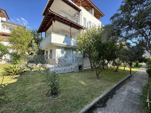 Denizciler Sitesinde Deniz Manzaralı 3+1 Eşyalı Kiralık Villa