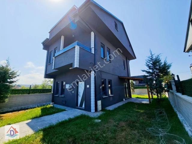 Deniz'den 210 M2 Arsa İçinde4+1 Müstakil Parsel Satılık Villa