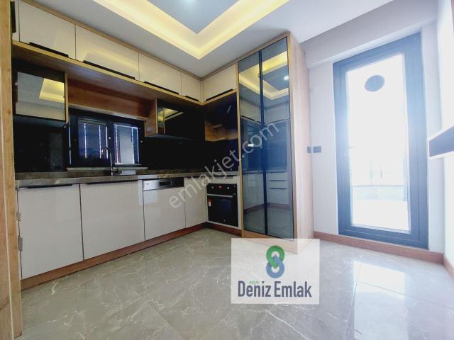 Denizden Akçayda Öncephe Arakat Kapalı Otoparklı Satılık 3+1 Daire