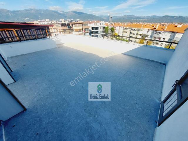 Denizden Akçayda Denize 100 M Öncephe Geniş Satılık 3+1 Dubleks Daire