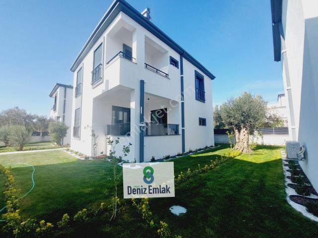 Denizden Akçayda Lüks Yerden Isıtmalı Satılık 5+1 Fourleks Villa