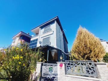 Denizden Akçayda Lüx Tasarım Geniş Verandalı Satılık 4+1 Tripleks Villa