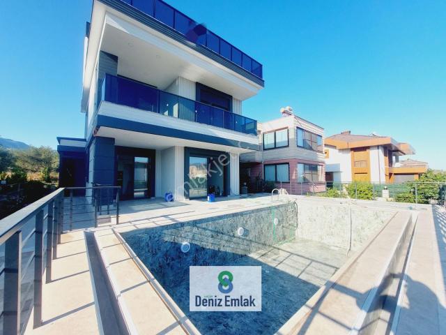 Denizden Gürede Müstakil Havuzlu Saunalı Otoparklı Deniz Manzaralı Satılık 7+1 Villa