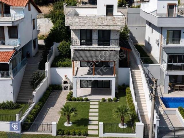 Denize 100 Metre Bağımsız Villa Kapanmaz Deniz Manzarası
