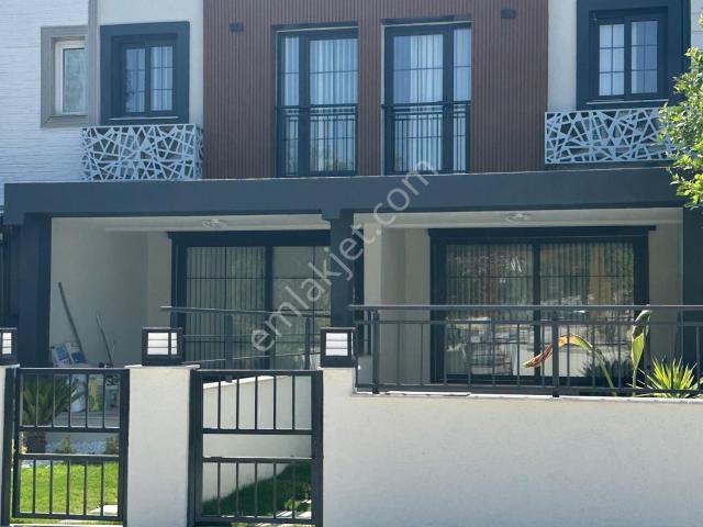 Denize 150 M Full Eşyalı 4+1 Satılık Villa