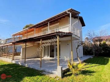 Denize 200m Salihleraltı'nda Tadilatlı Geniş Bahçeli Rüya Villa