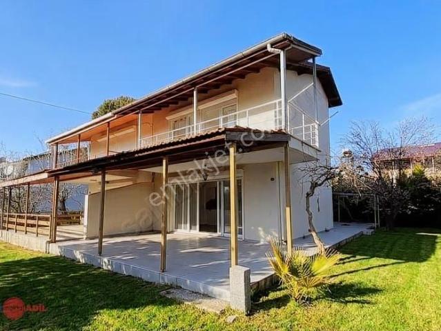 Denize 200m Salihleraltı'nda Tadilatlı Geniş Bahçeli Rüya Villa