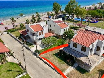 Denize 40 Metre Mesafede Deniz Manzaralı Bahçeli 3+1 Villa!
