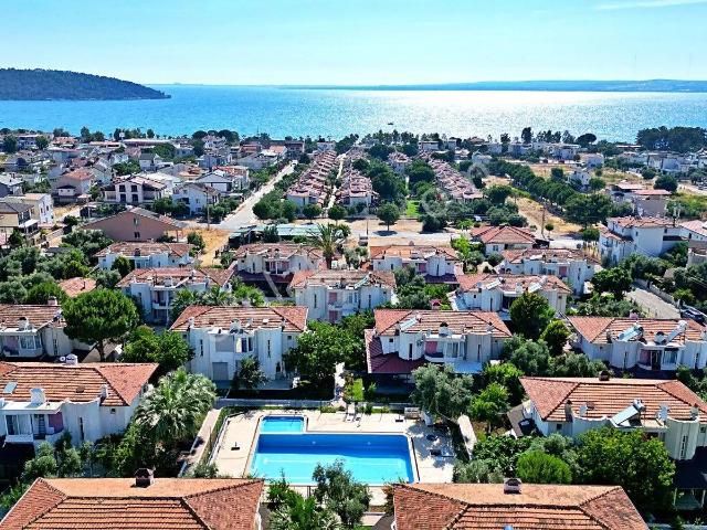 Denize 300 Mt. Mesafeli Havuzlu Site İçi,bahçeli 3+1 Villa