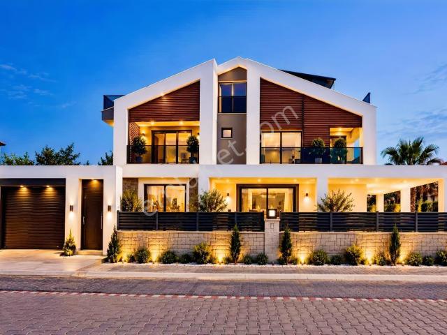 Denize 300 M. | 7+1 Tripleks Villa | 385 M² Arsa | 205 M² Net
