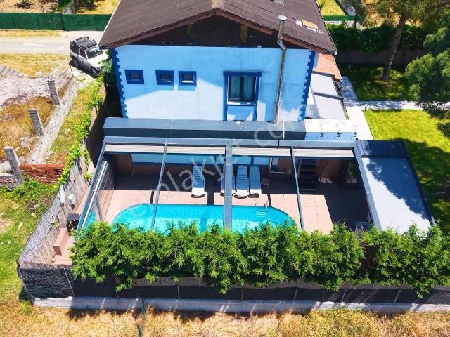 Denize 300 M | Isıtmalı Havuzlu Özel Villa | 616 M²