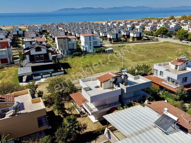 Denize 300 Metre Mesafede Bahçeli 3+1 Villa