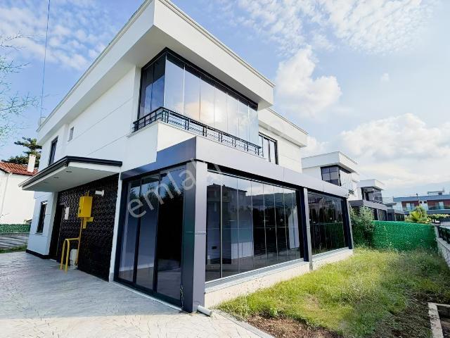 Denize 300 Metre Mesafede Satılık Dublex 4+1 Villa