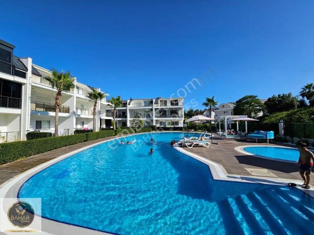 Denize 300m Havuzlu Tatil Sitesi