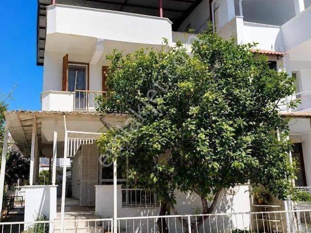 Denize 500 Mt Mesafede Çift Çephe Girişli Bahçeli 3+1 Villa