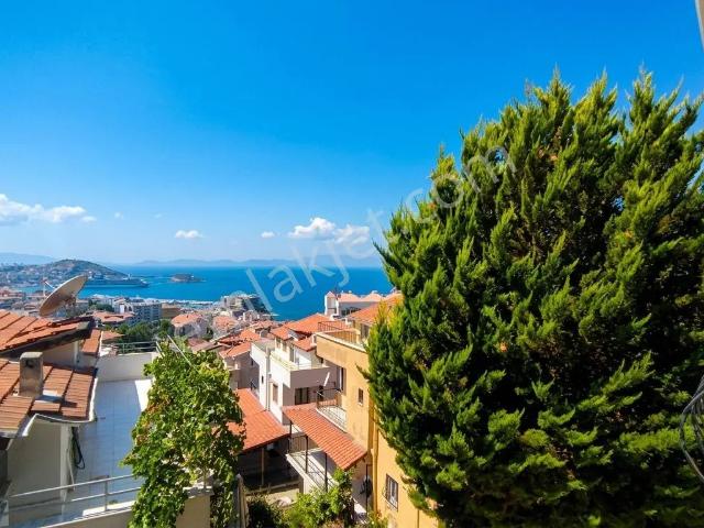 Denize 500 M. Bahçeli Ve Deniz Manzaralı 5+1 Kiralık Villa kuştur