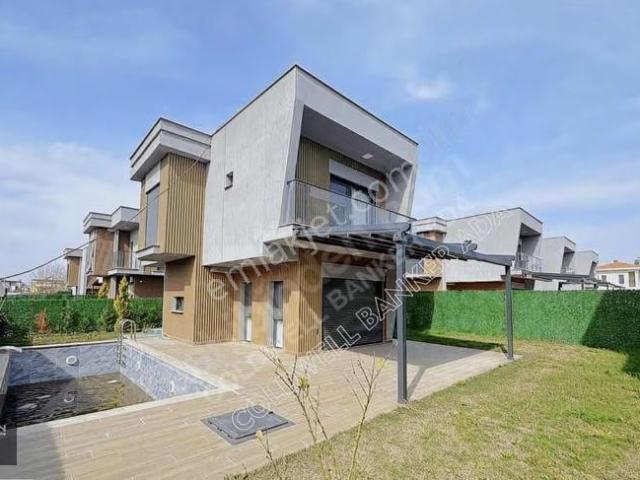 Denize 500 Metre Mesafede Tek Müstakil Özel Havuzlu Villa